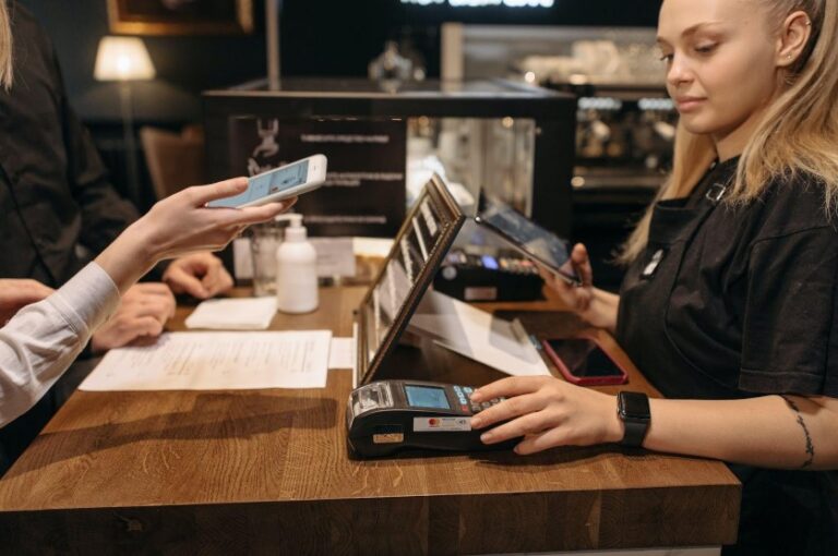 Contactless vs. Traditional: Which Payment Method Is Right for Business?